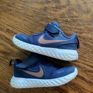 Toddler Boy Nike Revolution Size 6